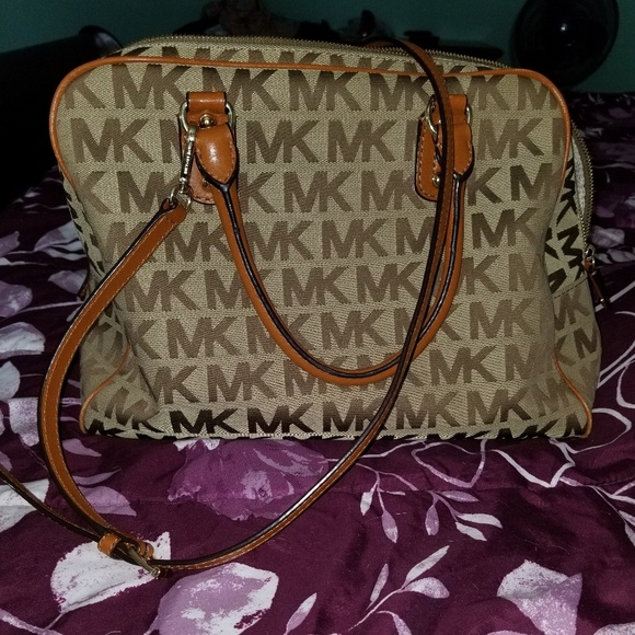Michael Kors Handbags - Purse Michael Kors Handbags - Purse
